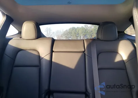 2020 Tesla Model Y z USA, uszkodzony, nr VIN 5YJYGDEE4LF006920